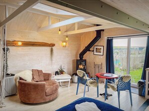 TV - The Surf Shack -  a cottage that sleeps 2 guests  in 1 bedroom (Jurys Gap)