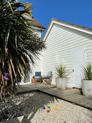 Terrace/patio - Dunes Walk Cottage -  a cottage that sleeps 4 guests  in 2 bedrooms (Camber)
