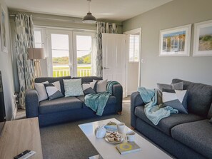 TV - Marine House -  a cottage that sleeps 8 guests  in 4 bedrooms (Camber)