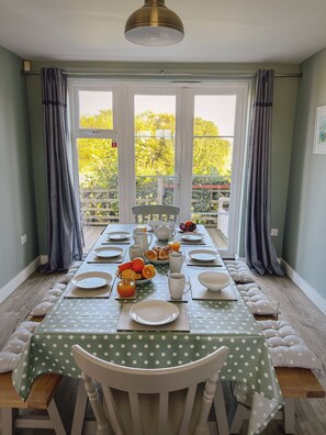 Dining - Marine House -  a cottage that sleeps 8 guests  in 4 bedrooms (Camber)