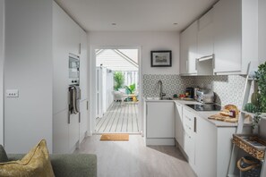Private kitchen - Tradewinds -  a cottage that sleeps 4 guests  in 2 bedrooms (Camber)