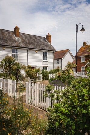 Exterior - Tradewinds -  a cottage that sleeps 4 guests  in 2 bedrooms (Camber)