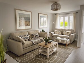 TV - Sunnyside -  a cottage that sleeps 5 guests  in 3 bedrooms (Camber)