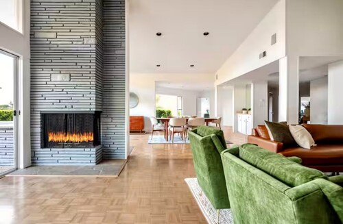 The Birds- A large MCM 3-bedroom house above Sunset Plaza in Weho