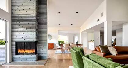 The Birds- A large MCM 3-bedroom house above Sunset Plaza in Weho