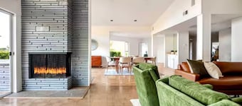 The Birds- A large MCM 3-bedroom house above Sunset Plaza in Weho