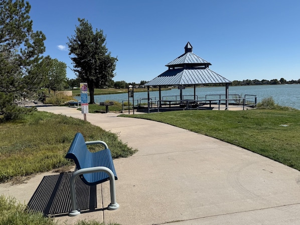 Property grounds - Spacious 3BR Ranch Home across from Lake Arbor Park with Private Covered Patio (Arvada)
