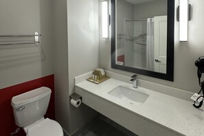 Bathroom - Super 8 By Wyndham Baytown (Baytown)