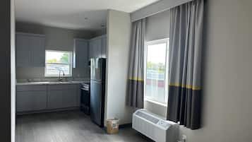 Studio Suite, 1 King Bed, Non Smoking