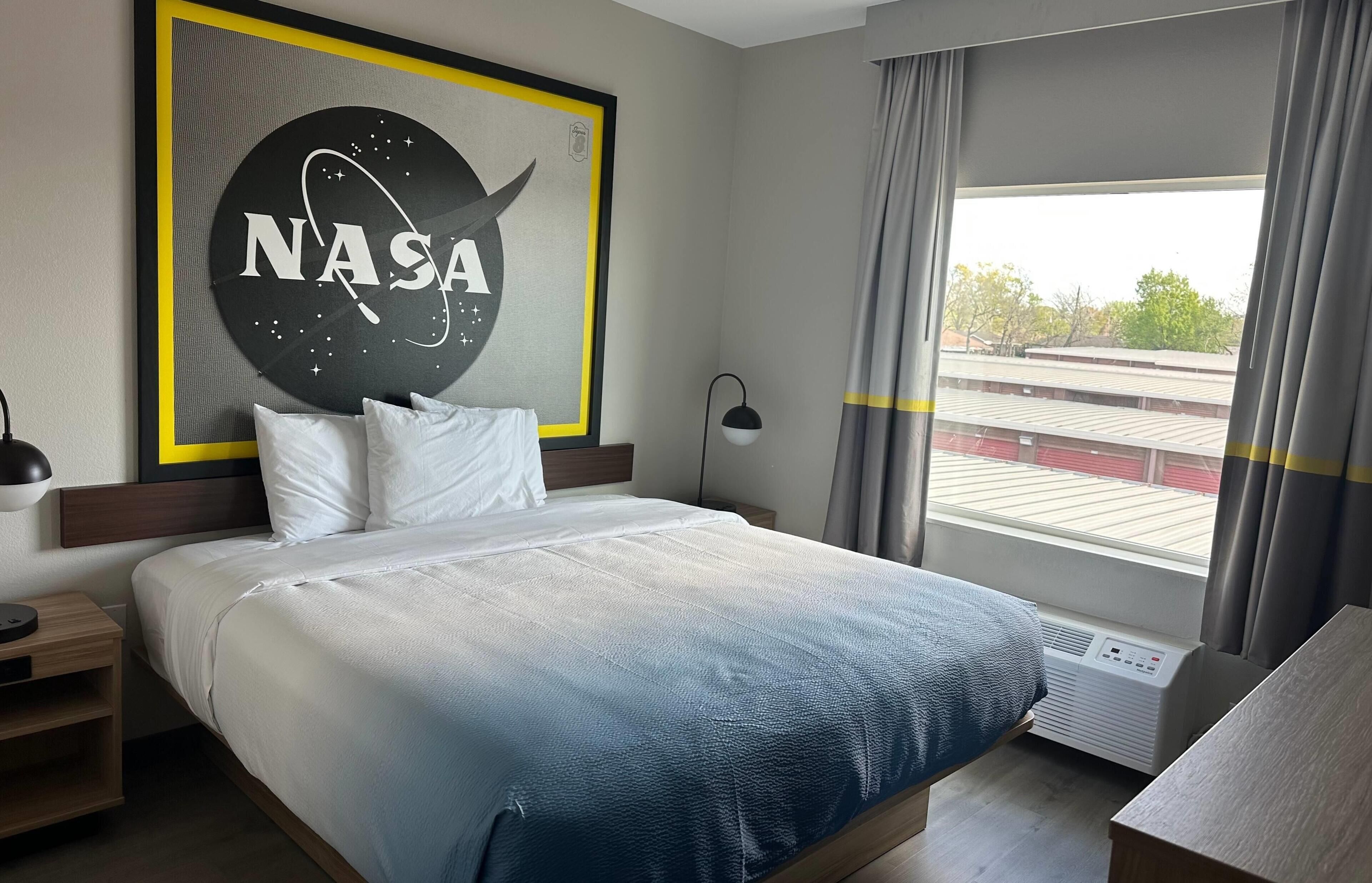 开间套房, 1 张特大床, 无烟房