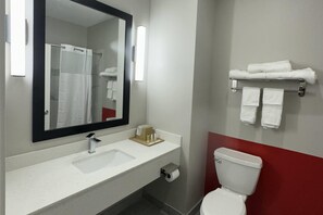 Bathroom - Super 8 By Wyndham Baytown (Baytown)