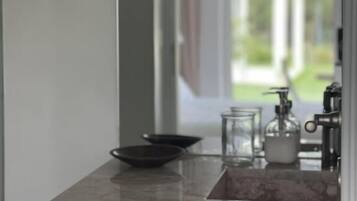 Phòng đôi hoặc 2 giường đơn, quang cảnh hồ bơi | Nội thất