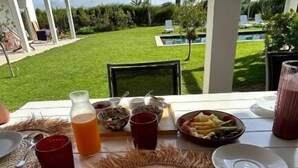 Outdoor dining - Casa da Courela Country House (Odemira)
