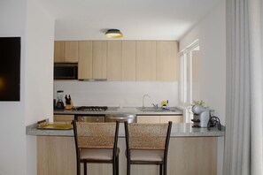 Fridge, microwave, oven, stovetop - +MS +Comfort +Alberca +AC +Ubicación (Santiago de Querétaro)