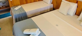 Chalet near the beach, with kitchen and balcony with hammock. Couples and families with children