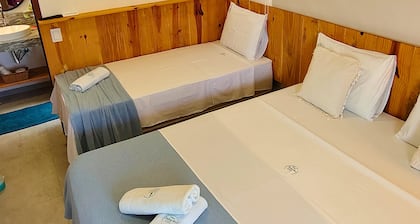 Chalet near the beach, with kitchen and balcony with hammock. Couples and families with children