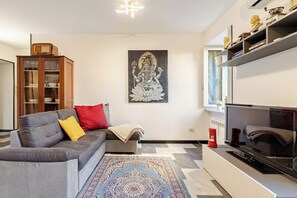 TV, libri, impianto stereo