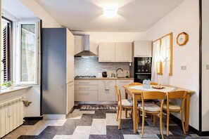 Unclassified image, 2 of 17, button - MV - Three-room apartment, covered garage 15 minutes from downtown (Trieste)