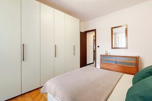 Unclassified image, 5 of 17, button - MV - Three-room apartment, covered garage 15 minutes from downtown (Trieste)