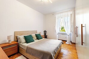 2 bedrooms, in-room safe, iron/ironing board, bed sheets - MV - Three-room apartment, covered garage 15 minutes from downtown (Trieste)