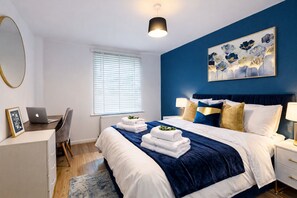 4 bedrooms, iron/ironing board, WiFi, bed sheets