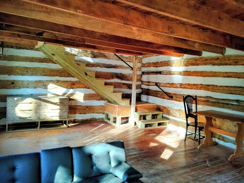 Peaceful mountain cabin in charming Berryville VA - next to river and brewery