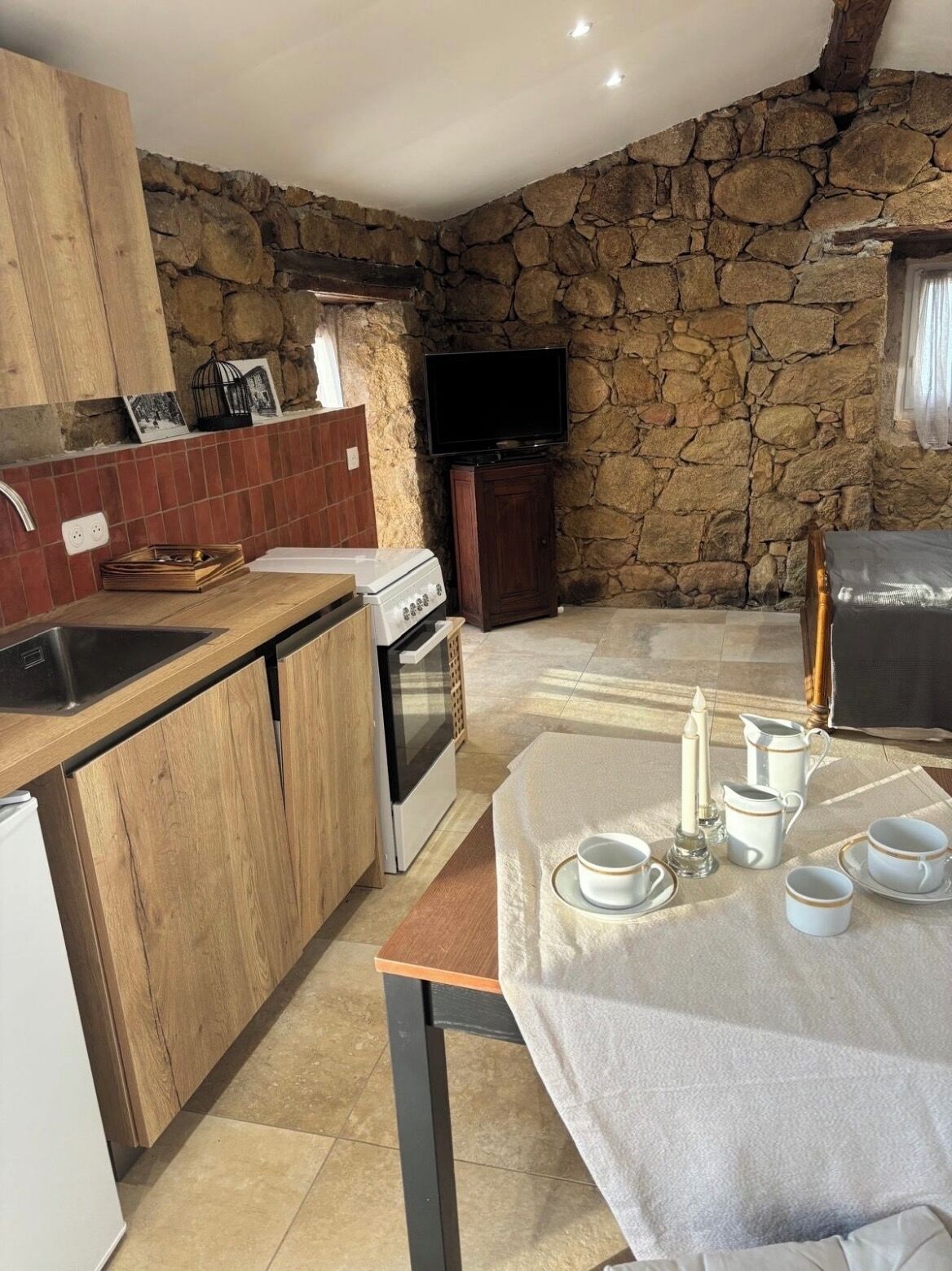 Frigorifero, microonde, forno, piano cottura