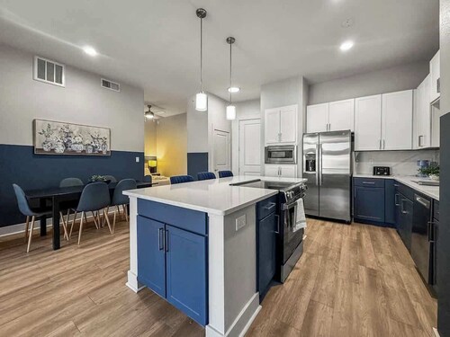 Spacious 3BR2BA Stay Deep Ellum w/Pool Gym Parking