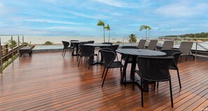 Outdoor dining - Unity Cabo Branco Seafront by Carpediem (João Pessoa)
