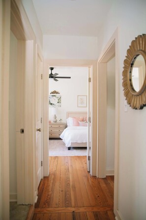 2 chambres, fer et planche à repasser, Wi-Fi, draps fournis