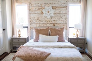 4 bedrooms, iron/ironing board, WiFi, bed sheets - Group Getaway w/ 2 Homes + Fire Pit + Close to RT (Burton)