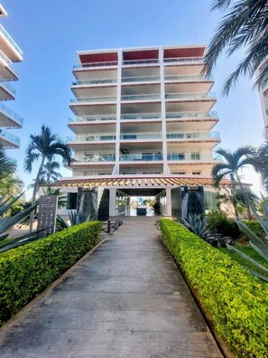 المنشأة من الخارج