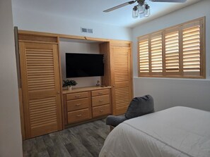3 bedrooms, desk, iron/ironing board, free WiFi