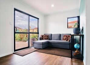 Unclassified image, 2 of 8, button - Simply Nice guest Unit (Papatoetoe)