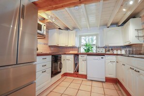 Dishwasher, cookware/dishes/utensils - Plenteth (Truro)