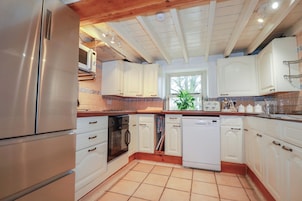 Dishwasher, cookware/dishes/utensils