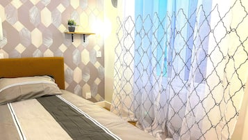 Iron/ironing board, internet, bed sheets