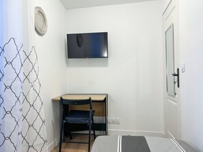 Bügeleisen/Bügelbrett, Internetzugang, Bettwäsche