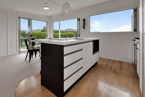 Fridge, microwave, toaster, cookware/dishes/utensils - Te Pae - Mangawhai Couples Holiday Retreat (Kaiwaka)