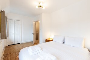 3 bedrooms, iron/ironing board, Internet - Urban Garden House Stratford (London)