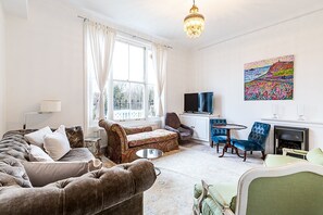 TV - Cosy Little Venice Garden Balcony Retreat (London)