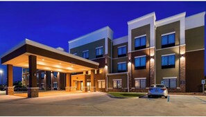 Unclassified image, 2 of 9, button - False River Hotel (New Roads)