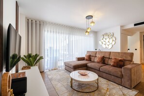 Smart TV, books - Four Seasons in Funchal... where luxury meets tranquility! (Funchal)