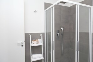 Hair dryer, towels, soap, toilet paper - Verdemare House (Cefalu')