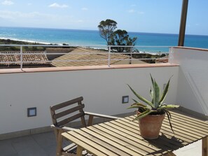 Outdoor dining - Verdemare House (Cefalu')