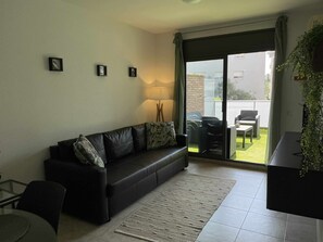 TV - Renovated apartment near the beach (Lloret De Mar)