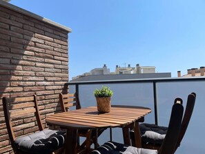 Outdoor dining - Encantador dúplex con dos terrazas cerca del mar. (Lloret De Mar)