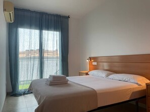 2 bedrooms, travel cot, WiFi, bed sheets - Encantador dúplex con dos terrazas cerca del mar. (Lloret De Mar)