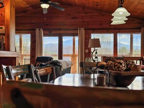 TV, fireplace - 10 Min from Dollywood! 2 Fireplaces •Private Hot tub• Amazing Mtn Views! (Sevierville)