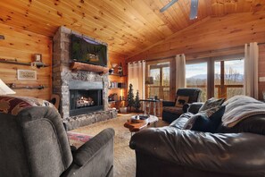 TV, fireplace - 10 Min from Dollywood! 2 Fireplaces •Private Hot tub• Amazing Mtn Views! (Sevierville)